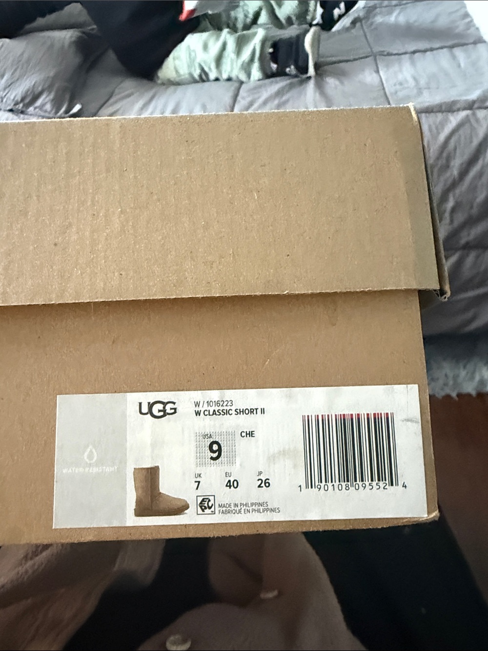 UGG Classic Short II Box - Chestnut Label